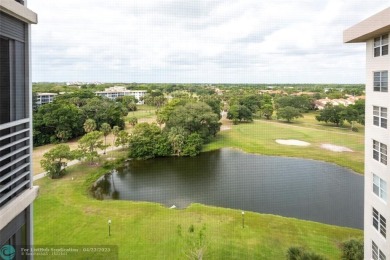 THIS 3 BEDROOM/ 2.5 BATH UNIT OFFERS COMFORTABLE LIVING AT A on Palm-Aire Country Club and Resort - Palms in Florida - for sale on GolfHomes.com, golf home, golf lot