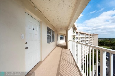 THIS 3 BEDROOM/ 2.5 BATH UNIT OFFERS COMFORTABLE LIVING AT A on Palm-Aire Country Club and Resort - Palms in Florida - for sale on GolfHomes.com, golf home, golf lot