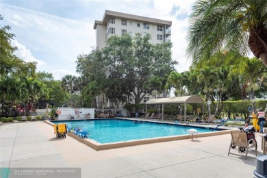 THIS 3 BEDROOM/ 2.5 BATH UNIT OFFERS COMFORTABLE LIVING AT A on Palm-Aire Country Club and Resort - Palms in Florida - for sale on GolfHomes.com, golf home, golf lot