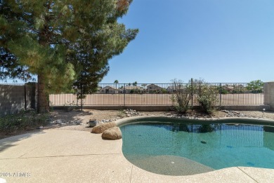 Beautifully updated single level home on Greenfield Lakes Golf on Greenfield Lakes Golf Club in Arizona - for sale on GolfHomes.com, golf home, golf lot