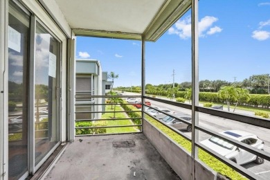 A/C 2021 HWH 2021. Bright, cheerful condo in desirable Kings on Kings Point Golf -Flanders Way in Florida - for sale on GolfHomes.com, golf home, golf lot