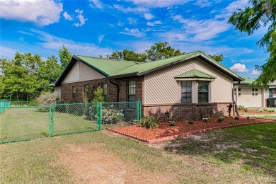 Discover the spacious living and classic charm you've been on Williston Highlands Golf and Country Club in Florida - for sale on GolfHomes.com, golf home, golf lot