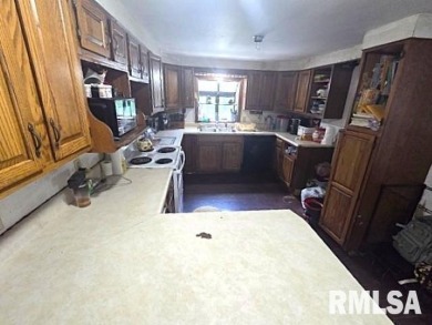 East of Mt Vernon with a semi-rural feel yet close to a golf on Green Hills Golf Club in Illinois - for sale on GolfHomes.com, golf home, golf lot