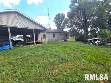 East of Mt Vernon with a semi-rural feel yet close to a golf on Green Hills Golf Club in Illinois - for sale on GolfHomes.com, golf home, golf lot