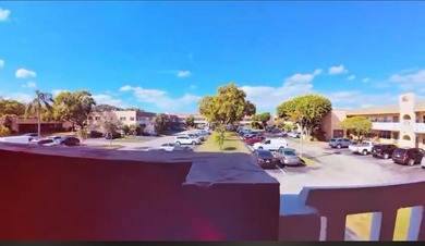 **55+ Community Nice kitchen- spectacular closet in bedroom- on Sunrise Lakes Phase III in Florida - for sale on GolfHomes.com, golf home, golf lot