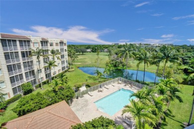 Outstanding 3 Bed 2 Bath Corner Unit in Palm Aire, Newer on Palm-Aire Country Club and Resort - The Oaks in Florida - for sale on GolfHomes.com, golf home, golf lot