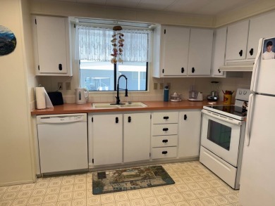 This lovely, manufactured home on leased land.   Priced to sell on Pine Lakes Country Club in Florida - for sale on GolfHomes.com, golf home, golf lot