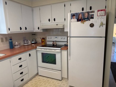 This lovely, manufactured home on leased land.   Priced to sell on Pine Lakes Country Club in Florida - for sale on GolfHomes.com, golf home, golf lot