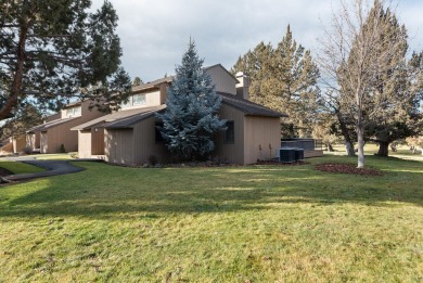 Exceptionally well maintained end unit townhome on the 6th green on Eagle Crest Golf Resort - Resort Course in Oregon - for sale on GolfHomes.com, golf home, golf lot