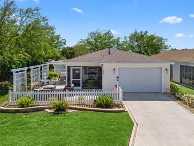 Located in The Village of Ashland! TURNKEY Exceptional 2/2 on The Links of Spruce Creek in Florida - for sale on GolfHomes.com, golf home, golf lot