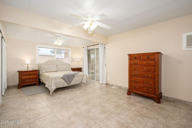 Beautiful 2BR/2BA affixed stucco mobile home with 1716 sf of on Sun Lakes Country Club in Arizona - for sale on GolfHomes.com, golf home, golf lot