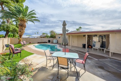 Beautiful 2BR/2BA affixed stucco mobile home with 1716 sf of on Sun Lakes Country Club in Arizona - for sale on GolfHomes.com, golf home, golf lot