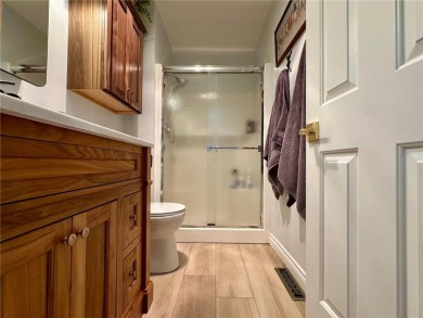 Beautifully Renovated 2 Bed / 2 Bath Condo on Worthington on Worthington Country Club in Minnesota - for sale on GolfHomes.com, golf home, golf lot