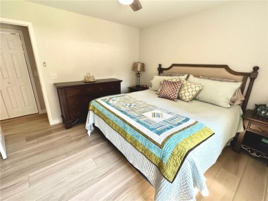 Beautifully Renovated 2 Bed / 2 Bath Condo on Worthington on Worthington Country Club in Minnesota - for sale on GolfHomes.com, golf home, golf lot