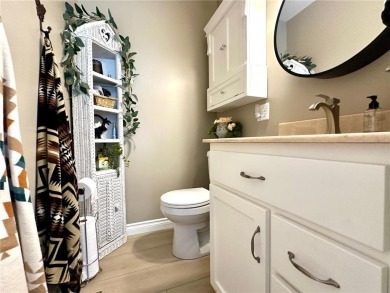 Beautifully Renovated 2 Bed / 2 Bath Condo on Worthington on Worthington Country Club in Minnesota - for sale on GolfHomes.com, golf home, golf lot