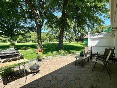 Beautifully Renovated 2 Bed / 2 Bath Condo on Worthington on Worthington Country Club in Minnesota - for sale on GolfHomes.com, golf home, golf lot