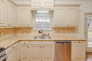 Welcome home to 890 Willow Grande Cir in Castlewoods of Brandon on Castlewoods Golf Club in Mississippi - for sale on GolfHomes.com, golf home, golf lot