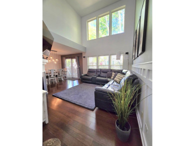 Stunning 2 story townhome in sought after Hidden Lake on Seven Bridges Golf Club in Illinois - for sale on GolfHomes.com, golf home, golf lot