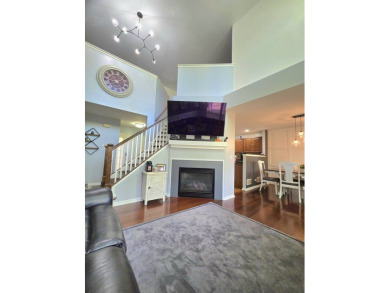Stunning 2 story townhome in sought after Hidden Lake on Seven Bridges Golf Club in Illinois - for sale on GolfHomes.com, golf home, golf lot