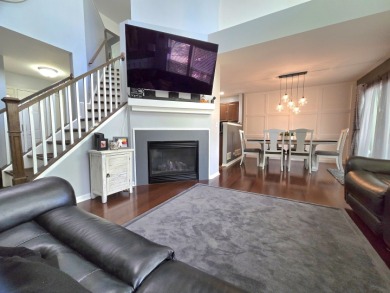 Stunning 2 story townhome in sought after Hidden Lake on Seven Bridges Golf Club in Illinois - for sale on GolfHomes.com, golf home, golf lot