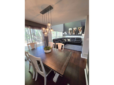 Stunning 2 story townhome in sought after Hidden Lake on Seven Bridges Golf Club in Illinois - for sale on GolfHomes.com, golf home, golf lot