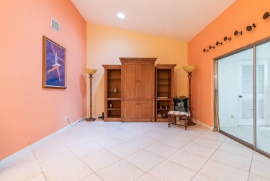 Great ''All Ages'' 2 bed 2 bath villa with 1440 sqft under air on Delray Beach Golf Club in Florida - for sale on GolfHomes.com, golf home, golf lot