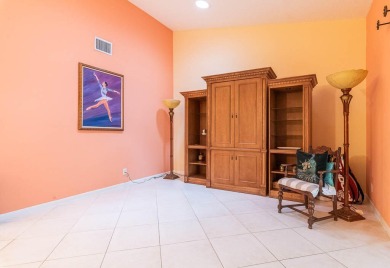 Great ''All Ages'' 2 bed 2 bath villa with 1440 sqft under air on Delray Beach Golf Club in Florida - for sale on GolfHomes.com, golf home, golf lot