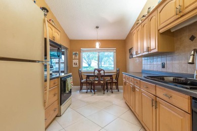 Great ''All Ages'' 2 bed 2 bath villa with 1440 sqft under air on Delray Beach Golf Club in Florida - for sale on GolfHomes.com, golf home, golf lot