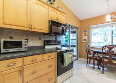 Great ''All Ages'' 2 bed 2 bath villa with 1440 sqft under air on Delray Beach Golf Club in Florida - for sale on GolfHomes.com, golf home, golf lot