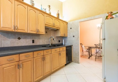 Great ''All Ages'' 2 bed 2 bath villa with 1440 sqft under air on Delray Beach Golf Club in Florida - for sale on GolfHomes.com, golf home, golf lot