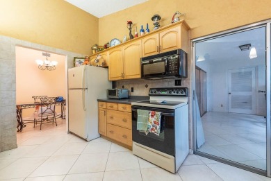 Great ''All Ages'' 2 bed 2 bath villa with 1440 sqft under air on Delray Beach Golf Club in Florida - for sale on GolfHomes.com, golf home, golf lot