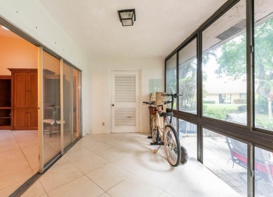 Great ''All Ages'' 2 bed 2 bath villa with 1440 sqft under air on Delray Beach Golf Club in Florida - for sale on GolfHomes.com, golf home, golf lot