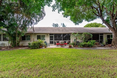 Great ''All Ages'' 2 bed 2 bath villa with 1440 sqft under air on Delray Beach Golf Club in Florida - for sale on GolfHomes.com, golf home, golf lot