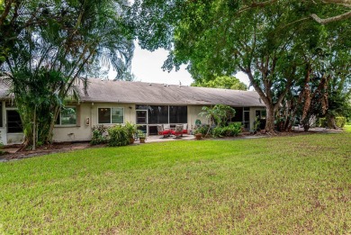 Great ''All Ages'' 2 bed 2 bath villa with 1440 sqft under air on Delray Beach Golf Club in Florida - for sale on GolfHomes.com, golf home, golf lot