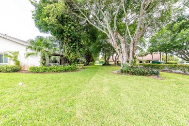 Great ''All Ages'' 2 bed 2 bath villa with 1440 sqft under air on Delray Beach Golf Club in Florida - for sale on GolfHomes.com, golf home, golf lot