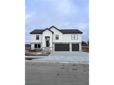 Welcome to this brand-new split entry plan by Dan Rowe on Hidden Valley Golf Course in Missouri - for sale on GolfHomes.com, golf home, golf lot