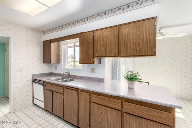 Great retirement home in Sun City! Well maintained Gemini home on Sun City Lakes West and East in Arizona - for sale on GolfHomes.com, golf home, golf lot