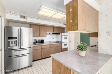 Great retirement home in Sun City! Well maintained Gemini home on Sun City Lakes West and East in Arizona - for sale on GolfHomes.com, golf home, golf lot