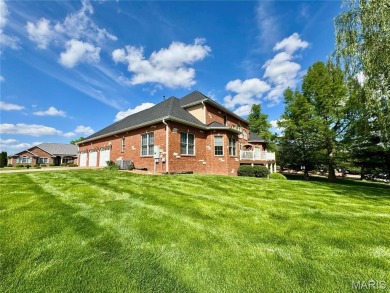 Gorgeous, Meticulously Maintained One-Owner Home on a on Far Oaks Golf Club in Illinois - for sale on GolfHomes.com, golf home, golf lot
