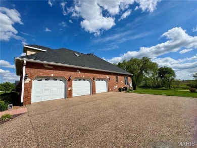 Gorgeous, Meticulously Maintained One-Owner Home on a on Far Oaks Golf Club in Illinois - for sale on GolfHomes.com, golf home, golf lot