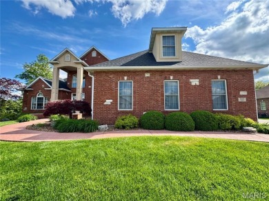 Gorgeous, Meticulously Maintained One-Owner Home on a on Far Oaks Golf Club in Illinois - for sale on GolfHomes.com, golf home, golf lot