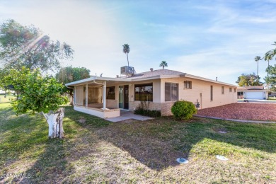 Great retirement home in Sun City! Well maintained Gemini home on Sun City Lakes West and East in Arizona - for sale on GolfHomes.com, golf home, golf lot