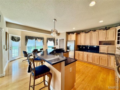 Gorgeous, Meticulously Maintained One-Owner Home on a on Far Oaks Golf Club in Illinois - for sale on GolfHomes.com, golf home, golf lot