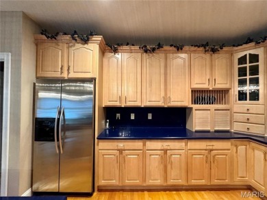 Gorgeous, Meticulously Maintained One-Owner Home on a on Far Oaks Golf Club in Illinois - for sale on GolfHomes.com, golf home, golf lot