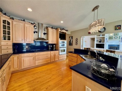 Gorgeous, Meticulously Maintained One-Owner Home on a on Far Oaks Golf Club in Illinois - for sale on GolfHomes.com, golf home, golf lot