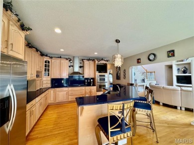 Gorgeous, Meticulously Maintained One-Owner Home on a on Far Oaks Golf Club in Illinois - for sale on GolfHomes.com, golf home, golf lot