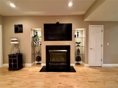 Gorgeous, Meticulously Maintained One-Owner Home on a on Far Oaks Golf Club in Illinois - for sale on GolfHomes.com, golf home, golf lot