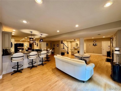 Gorgeous, Meticulously Maintained One-Owner Home on a on Far Oaks Golf Club in Illinois - for sale on GolfHomes.com, golf home, golf lot