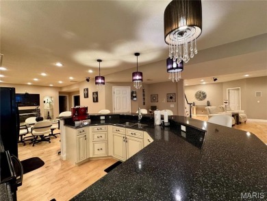 Gorgeous, Meticulously Maintained One-Owner Home on a on Far Oaks Golf Club in Illinois - for sale on GolfHomes.com, golf home, golf lot