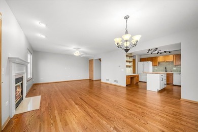 Absolutely lovely townhome in Swanbrooke of Prestbury invites on Bliss Creek Golf Club in Illinois - for sale on GolfHomes.com, golf home, golf lot